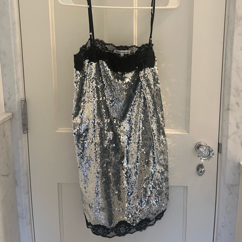 Fab Reformation Nadene dress in silver sequin. Beautiful, fun! Worn once on NYE!